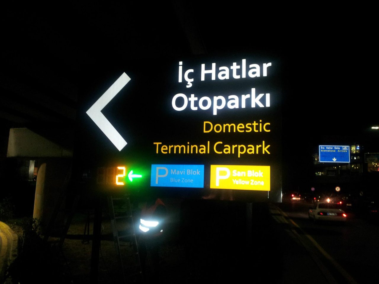 International Ataturk Airport Dynamic and Static Signage Application